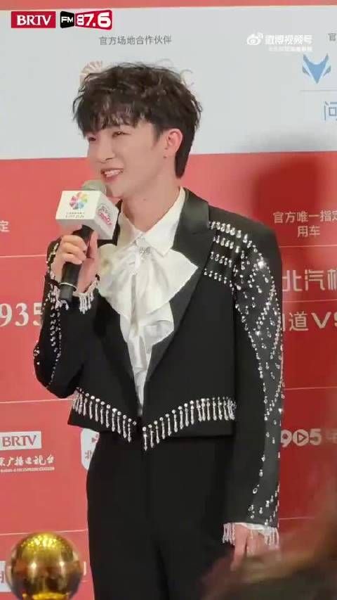 周深谈演唱《修星星的人》挑战，称OST风格多样很幸运