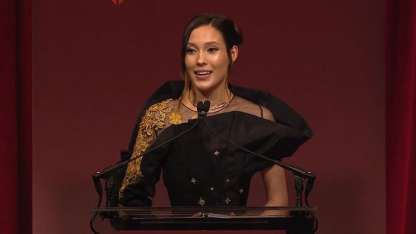 谷爱凌Apex for youth颁奖致辞完整版官方英字，开场有用中文自我介绍