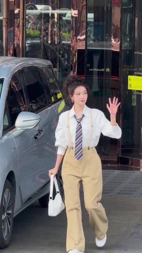 白鹿羊毛卷背带裤亮相奔跑吧路透