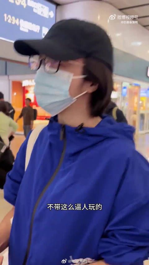 汤唯怀二胎剪短发，简约优雅