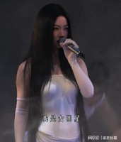 单依纯郑州演唱会再唱“区区三万天”隔空宣战，门票被曝大幅打折