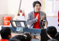 著名钢琴演奏家郎朗接受《环球时报》专访：AI为乡村音乐教育插上“隐形翅膀”