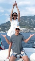吴彦祖48岁老婆官宣复出，之前离开中国回美国，如今重回时尚圈