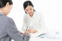 一个扎心的婚姻真相：离婚后男女的选择天差地别