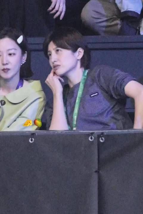 许昕姚彦夫妇与马龙夫妇互动欢乐