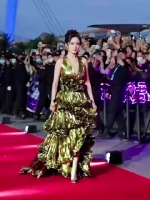 杨幂出席活动称以作品回馈观众