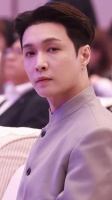 张艺兴参与世界品牌大会论坛 文艺工作者张艺兴