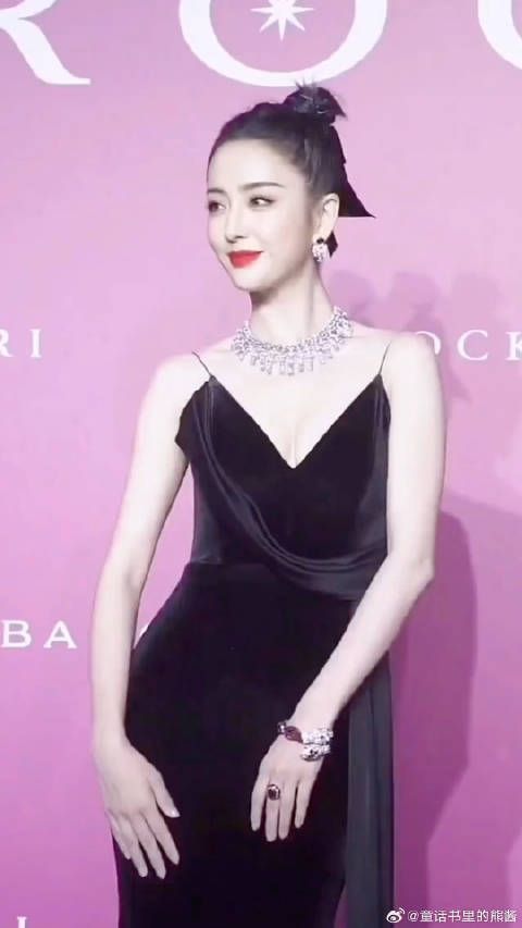 佟丽娅李小冉王丽坤红毯比美秀珠宝，谁的气场吸引住了你？