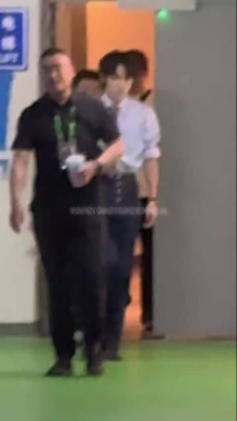 宋亚轩临危受命任国乐队长，腼腆笑对前辈压力
