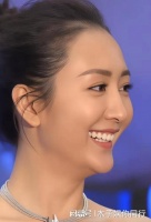 从“不好惹”到“国民小姨”！王鸥这一笑，才是岁月给的顶级滤镜