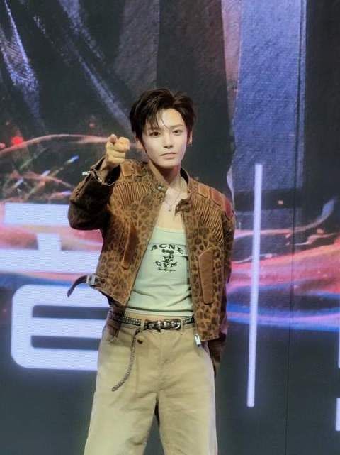 也是看上侯明昊跳舞了，这谁能不心动啊