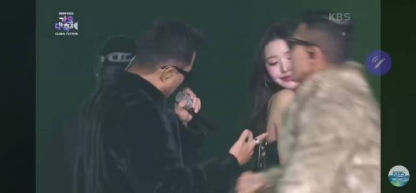 只有张元英才唱得出这种感觉，不知道该怎么形容