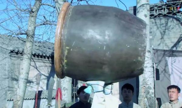 影视：两个鬼子体验中国杂技，结果悲剧了 我的观影报告 精彩片段分享
