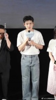 真诚的爱与感谢，就是你不用垫脚，他也会为你弯腰
