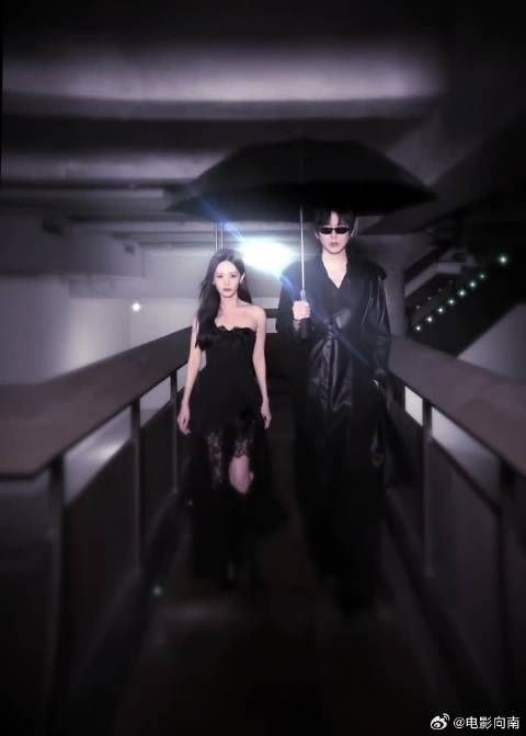 势均力敌，门当户对
