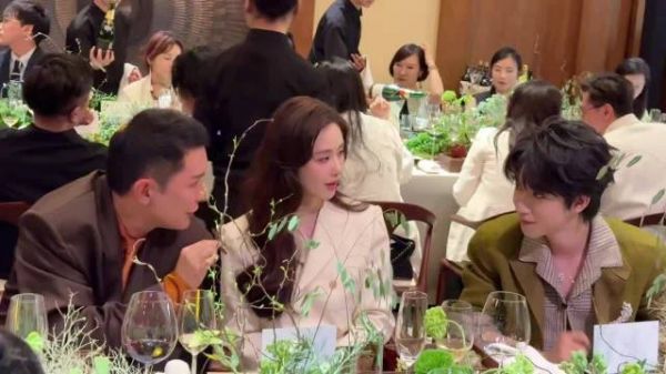 刘诗诗贺峻霖刘冲在VOGUE晚宴热聊 三人就这样美秒social