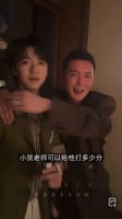 贺峻霖直播检验徒弟刘冲舞蹈成果，称其最满意