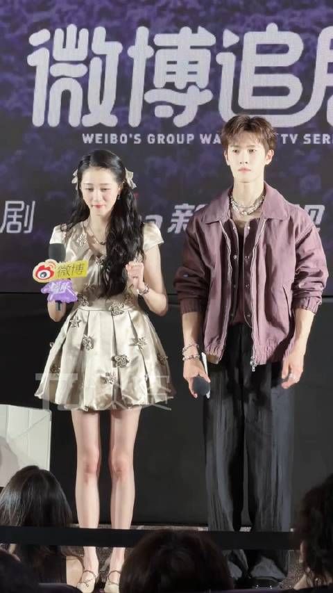 晓彤和小林一起跳TFBOYS的《宠爱》 一边跳一边对视是什么意思啊！ 电视剧耀眼