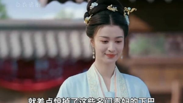 女人只是带了平平无奇的发簪就差点惊掉这些名门贵妇的下巴