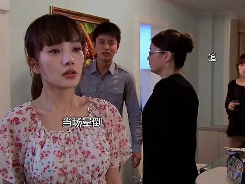 男子商场偶遇怀孕前妻，当众下跪求原谅