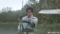 方多病被魔族围攻 李莲花为了救他，无奈暴露相夷太剑