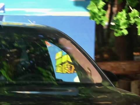 汪顺试驾新车，车窗框住优越侧脸，随便一拍氛围感满满，妥妥偶像剧男主既视感