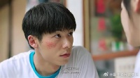 美女为了让小伙不再打架 下秒一句话，小伙当场心动！