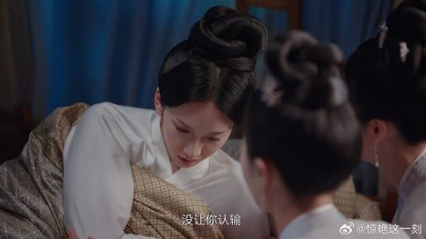 元英病倒还要看账目，李薇突然懂事，一举动让她安心