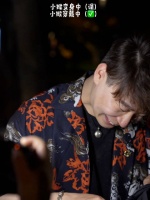 松天硕现身北京活动，盔头造型引热议