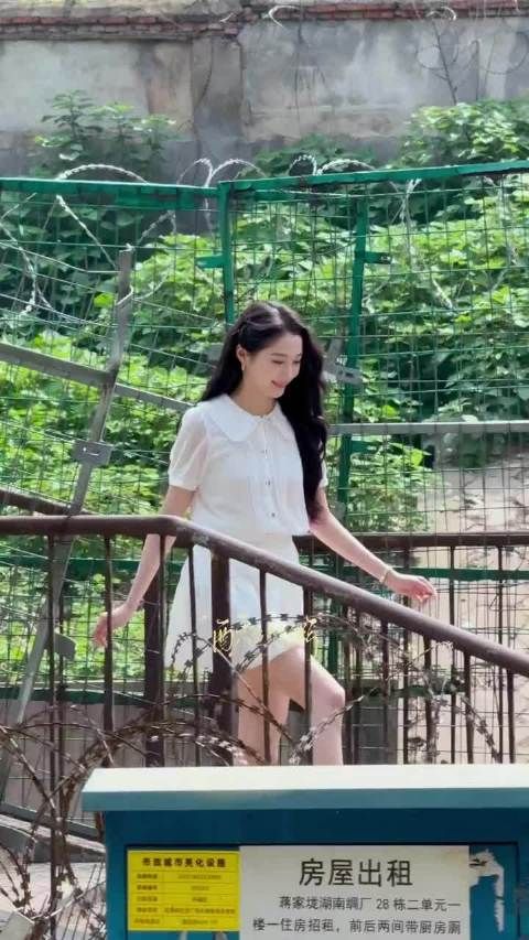 众所周知关晓彤爱八卦、网速快，什么都逃不过晓彤的眼睛哈哈哈