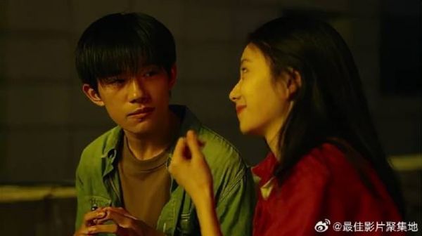 小姐姐主动出击，教易烊千玺自己的绝技，气氛瞬间升温！