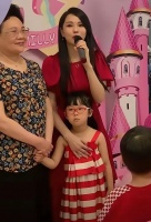 伊能静一双儿女基因太奇妙，同母异父却撞脸双胞胎！