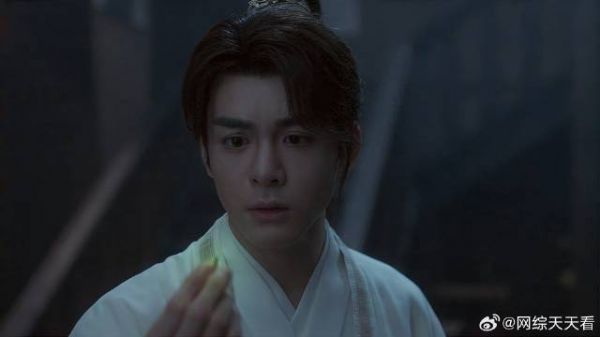 李莲花带方多病来客栈 哪料竟把疑点通通点破，见多识广