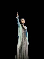 秦海璐赴成都观看新版《青蛇》，与饰演13年的小青角色告别