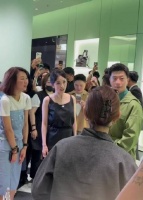 杨幂线下活动状态获赞，再现晴川灵气