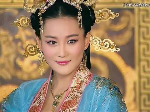 妲己眼里没有对同性的雌竞 全是对妹妹的欣赏