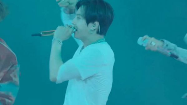 脱掉外套 ‪260612 BTS世巡 釜山演唱会Day1 ‪‬