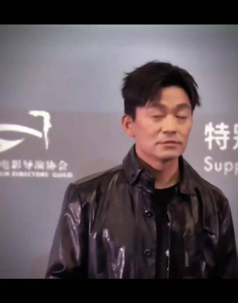 王宝强晒汉堡造型蛋糕庆生，发文感谢粉丝祝福