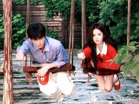 白鹿丞磊莫离小剧场趴着荡秋千