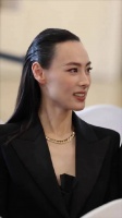 梁洛施马浴柯酷飒同框，佟丽娅提醒黄晓明认真写论文