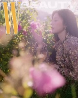 高允真登W KOREA电子刊封面，演绎Chanel Beauty