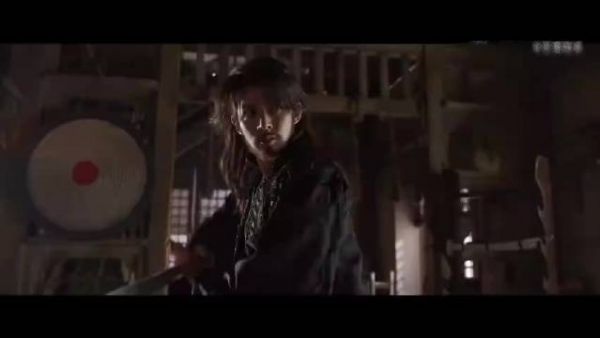 邓为新剧一人分饰两角