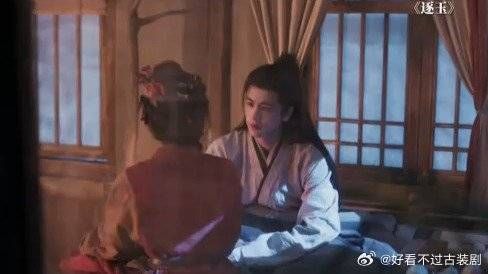 长玉自己明明害怕到发抖，却还在努力地安慰着谢征