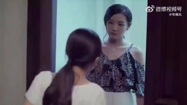 “前妻晚上去前夫家，没想到看到年轻姑娘问是谁，前夫：我媳妇！”