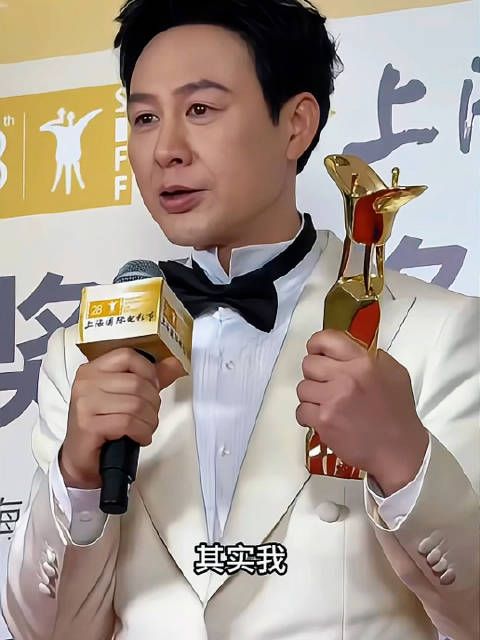 张颂文获金爵影帝当晚才知救人上热搜，回应举手之劳