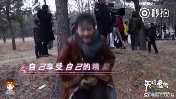 王俊凯清唱《QQ爱》 王俊凯张保庆片场日常