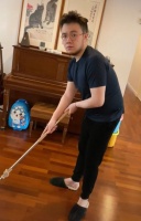 宋丹丹儿子巴图晒日常 老婆身材好大长腿吸睛