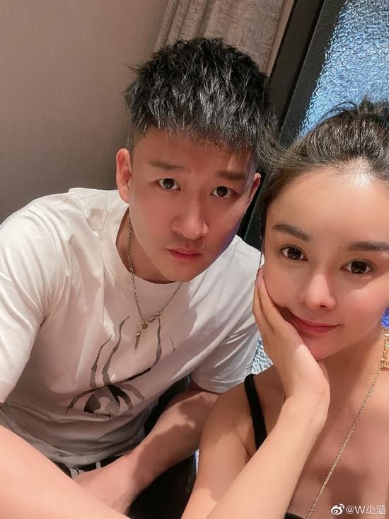 曹云金与女友