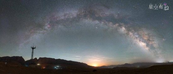 2023年4月16日在重庆刀背梁拍摄的“银河之眼”。（曹啸摄，星联CSVA供图）