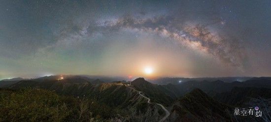 2023年4月16日在重庆刀背梁拍摄的“银河之眼”。（曹啸摄，星联CSVA供图）